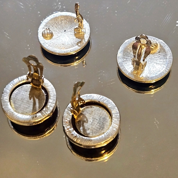 Vintage Circle Clip On Earring Set - Picture 2 of 9